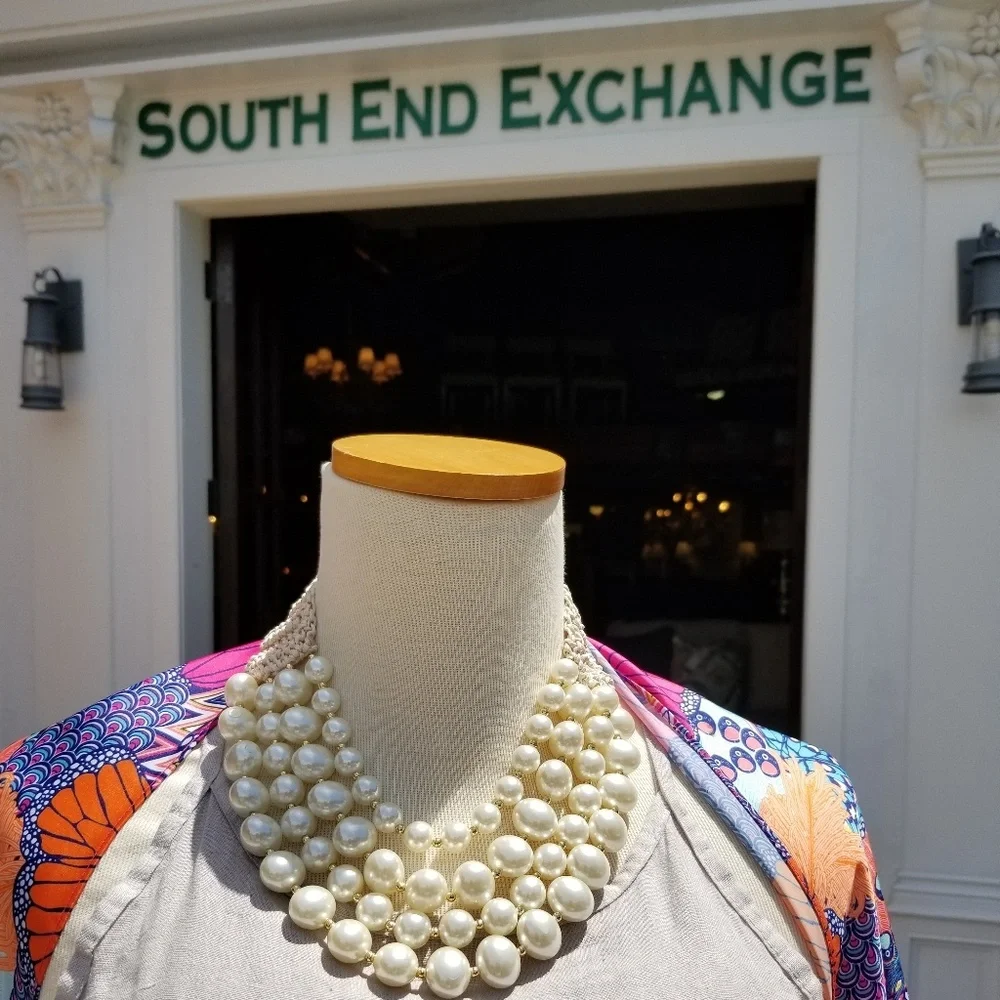🦪Beige Pearlized Beaded Necklace & Earring Set - Picture 3 of 16
